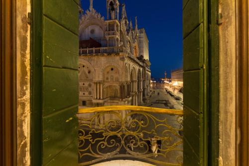 Relais Piazza San Marco - image 2