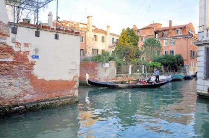 Casa Dei Pittori Venice Apartments - image 12