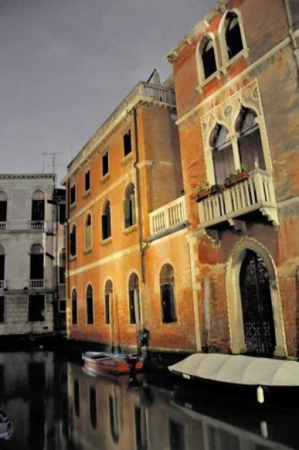 Casa Dei Pittori Venice Apartments - image 7