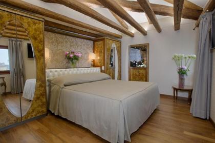 Hotel Santa Chiara - image 7