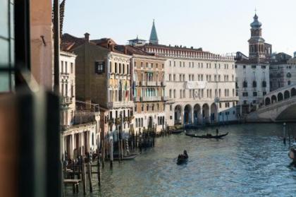 Locanda Leon Bianco on the Grand Canal - image 17