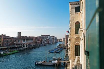 Locanda Leon Bianco on the Grand Canal - image 8