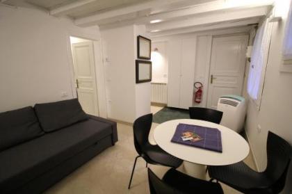 Veneziacentopercento Apartments & Rooms - image 4