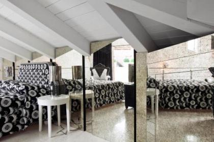 Casa Fortuny Luxury Apartment - image 11