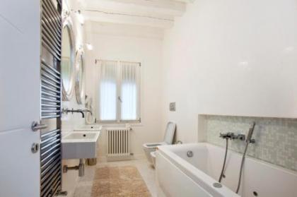 Casa Fortuny Luxury Apartment - image 18