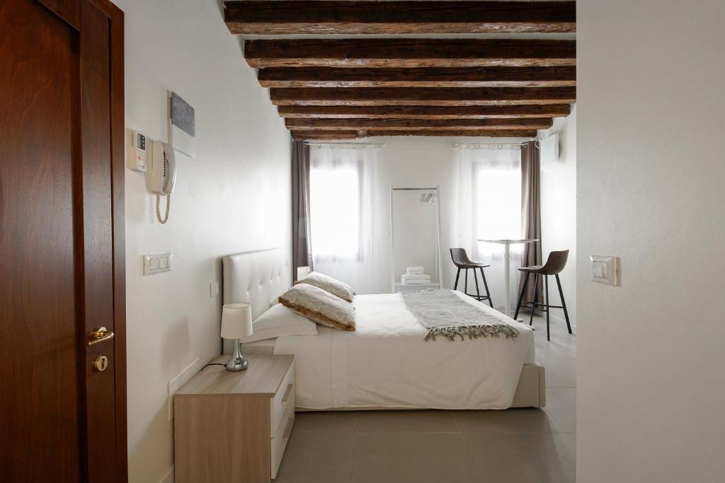 Accademia Charm Apartments - image 4