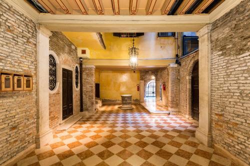 Very central apartment in historical 1600 Palace with lift within a few min walk from San Marco Square - image 4