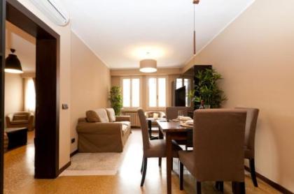 Centrale Venice Apartments - image 5