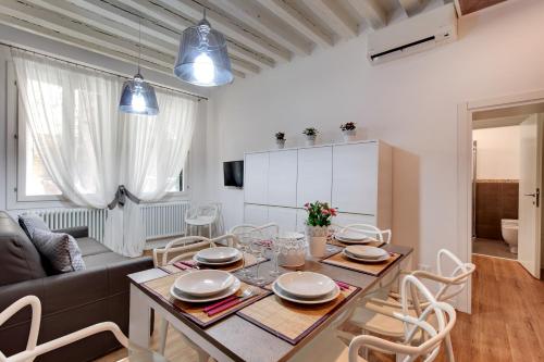 Charming Castello Apartments - image 2