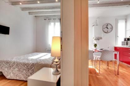 Charming Castello Apartments - image 4