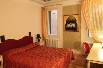 Sant'Angelo - Fenice Apartments in Venice - image 13