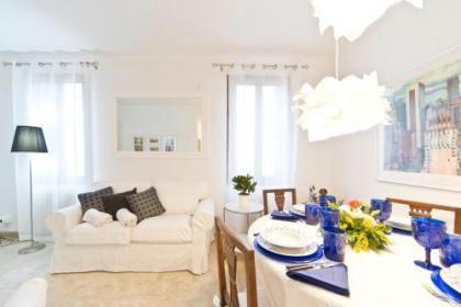 Venice Heaven Apartments Ca Matilde a stone's throw away from Campo Santo Stefano - image 1