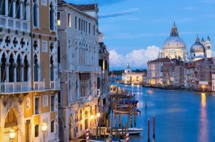 Venice Heaven Apartments Ca Matilde a stone's throw away from Campo Santo Stefano - image 20