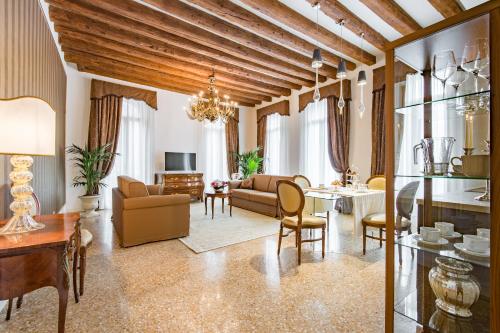 San Teodoro Palace - Luxury Apartments - image 5