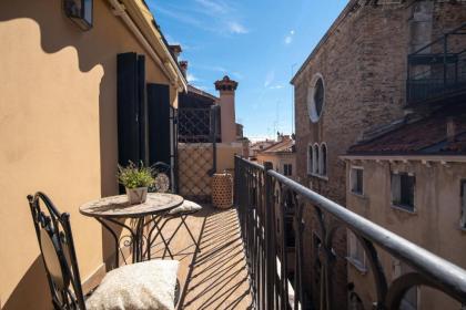 San Marco Prestige with Terrace by Wonderful Italy - image 8