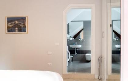 Venier Apartment - image 19