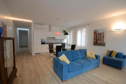 Rialto Bridge Luxury apartment - image 9