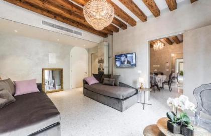 Rialto Luxury Flat - image 10