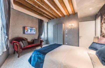 Rialto Luxury Flat - image 19