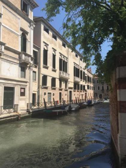 Sartor Apartment with Canal View and Private Court - image 8