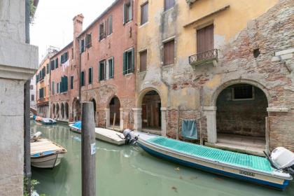 Riva Palace Apartments by Wonderful Italy - image 12