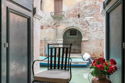 Riva Palace Apartments by Wonderful Italy - image 14