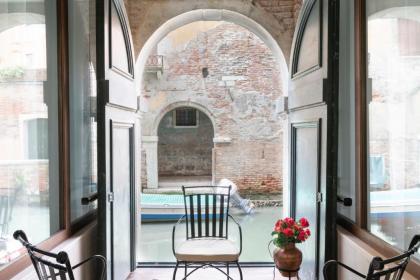 Riva Palace Apartments by Wonderful Italy - image 15