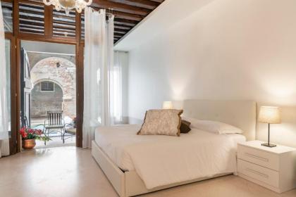 Riva Palace Apartments by Wonderful Italy - image 18