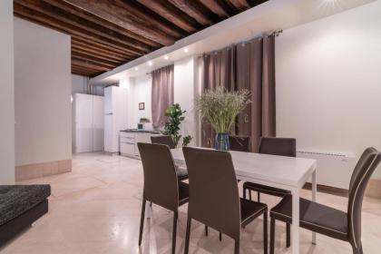 Riva Palace Apartments by Wonderful Italy - image 6