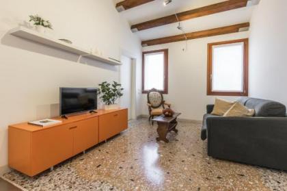 Ca' Della Frutta Venetian Apartment - image 10