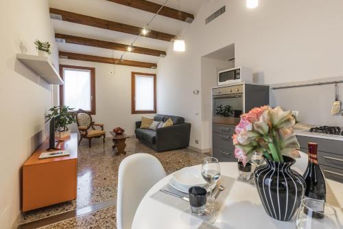 Ca' Della Frutta Venetian Apartment - image 4