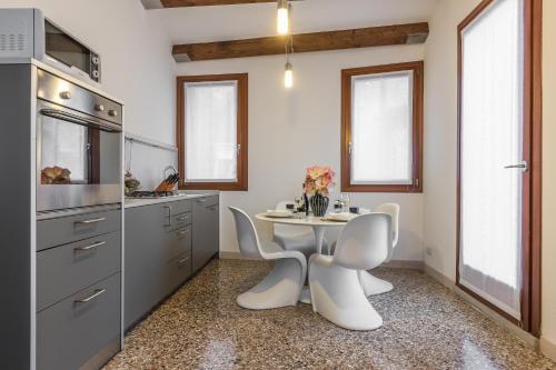 Ca' Della Frutta Venetian Apartment - image 7