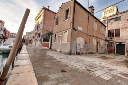 Cannaregio suite with garden - image 16