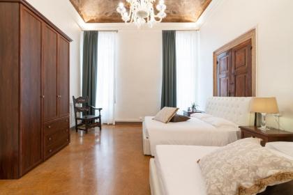 Venice Luxury Apartments - image 15