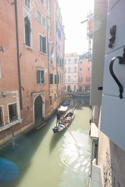 Apartments in San Marco with Canal View by Wonderful Italy - image 1