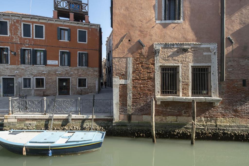 Apartments in San Marco with Canal View by Wonderful Italy - image 2