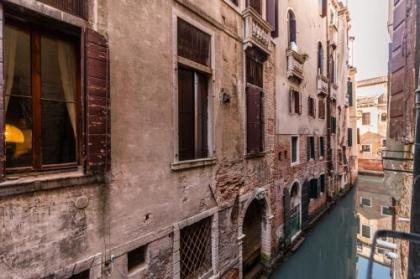 Fenice Backstage over Canal - image 9