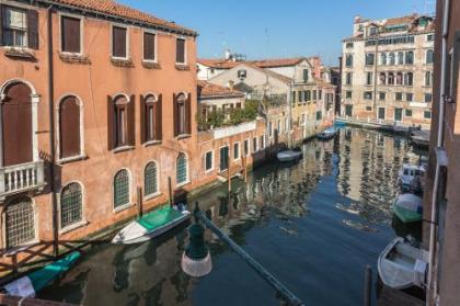 Ca' Meraviglia Canal View - image 17