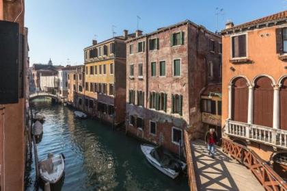 Ca' Meraviglia Canal View - image 8