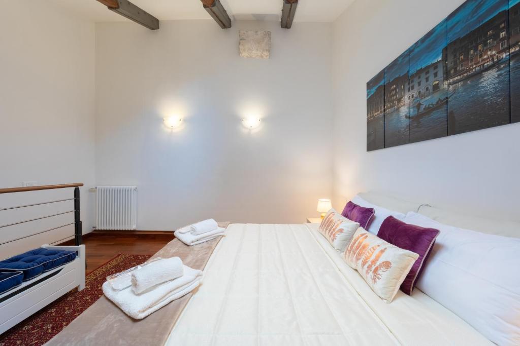 Ca' del Pozzo Loft Apartment - image 6