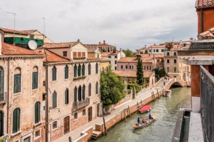 Carmini Canal View and balcony with Lift - image 1