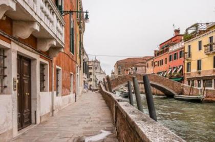 Carmini Canal View and balcony with Lift - image 19