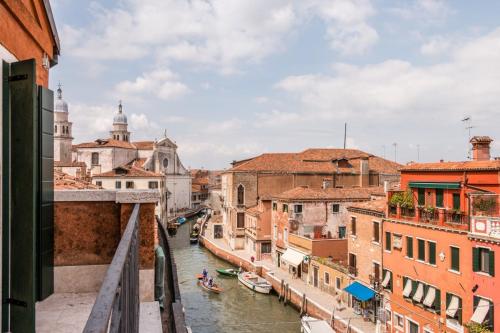 Carmini Canal View and balcony with Lift - image 2