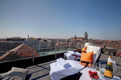 ACQUAMARE Suite with Roof terrace & Canal view - image 2