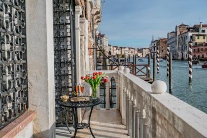 La Loggia Grand Canal - image 2