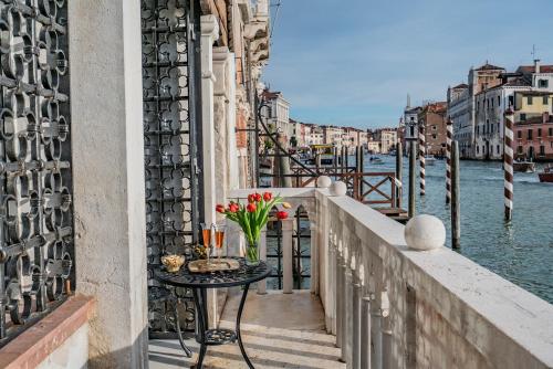 La Loggia Grand Canal - image 2