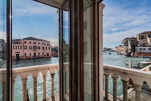 La Loggia Grand Canal - image 4