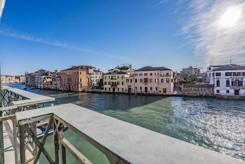 Ca' Degli Specchi Grand Canal - main image