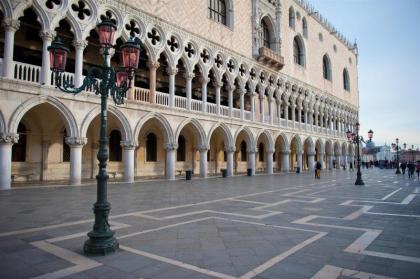 CA' GIORGIA VENICE BALCONY APARTMENT - image 7