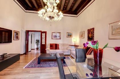 Bosso Palace Venetian Apartment - image 12